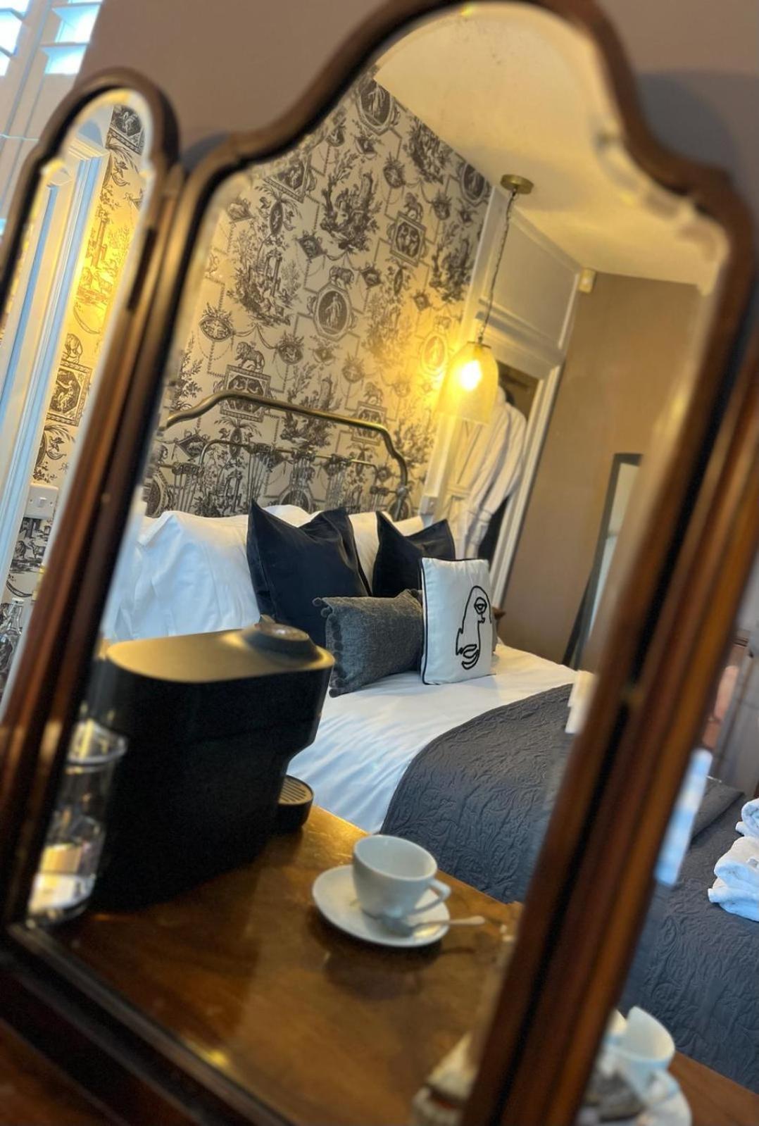 The Three Tuns Otel Chepstow Dış mekan fotoğraf
