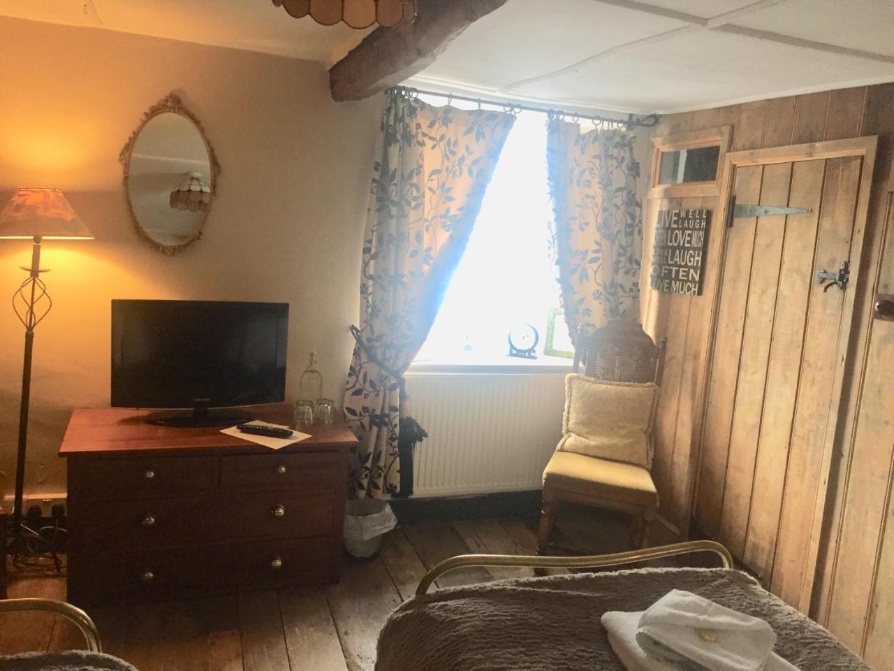 The Three Tuns Otel Chepstow Dış mekan fotoğraf